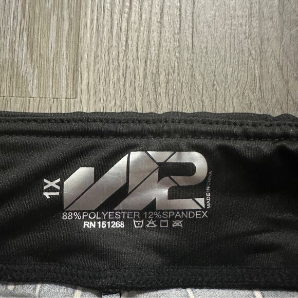 S2 Sportswear Black, Gold & Silver Polka Dot Printed High Rise Capri Leggings 1X - Picture 4 of 8